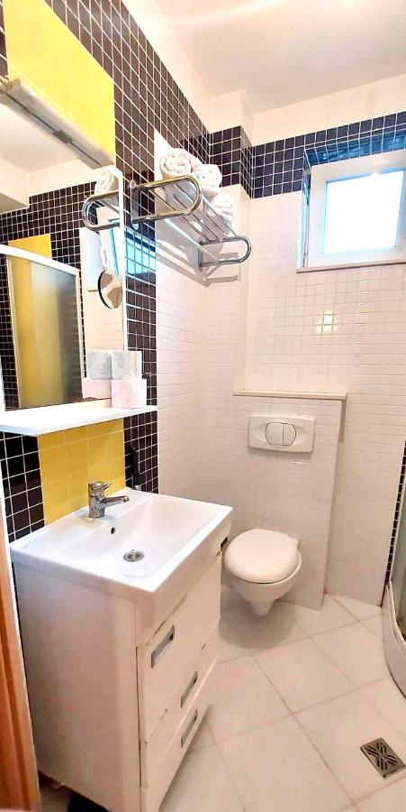 Bright & Lovely Apartment In The City Center Prishtinë Exterior photo